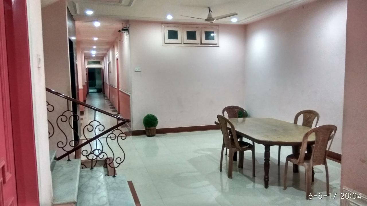 Hotel Varsa Dibrugarh Extérieur photo