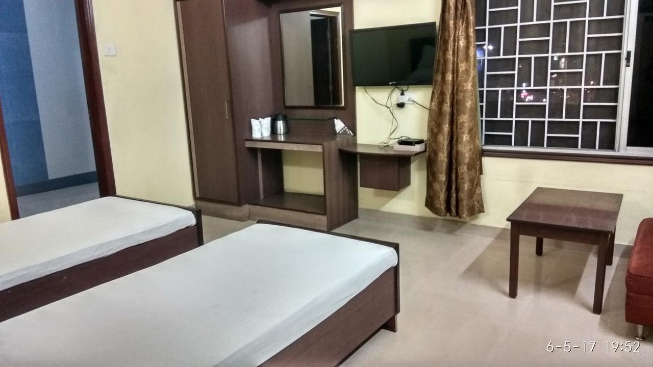Hotel Varsa Dibrugarh Extérieur photo
