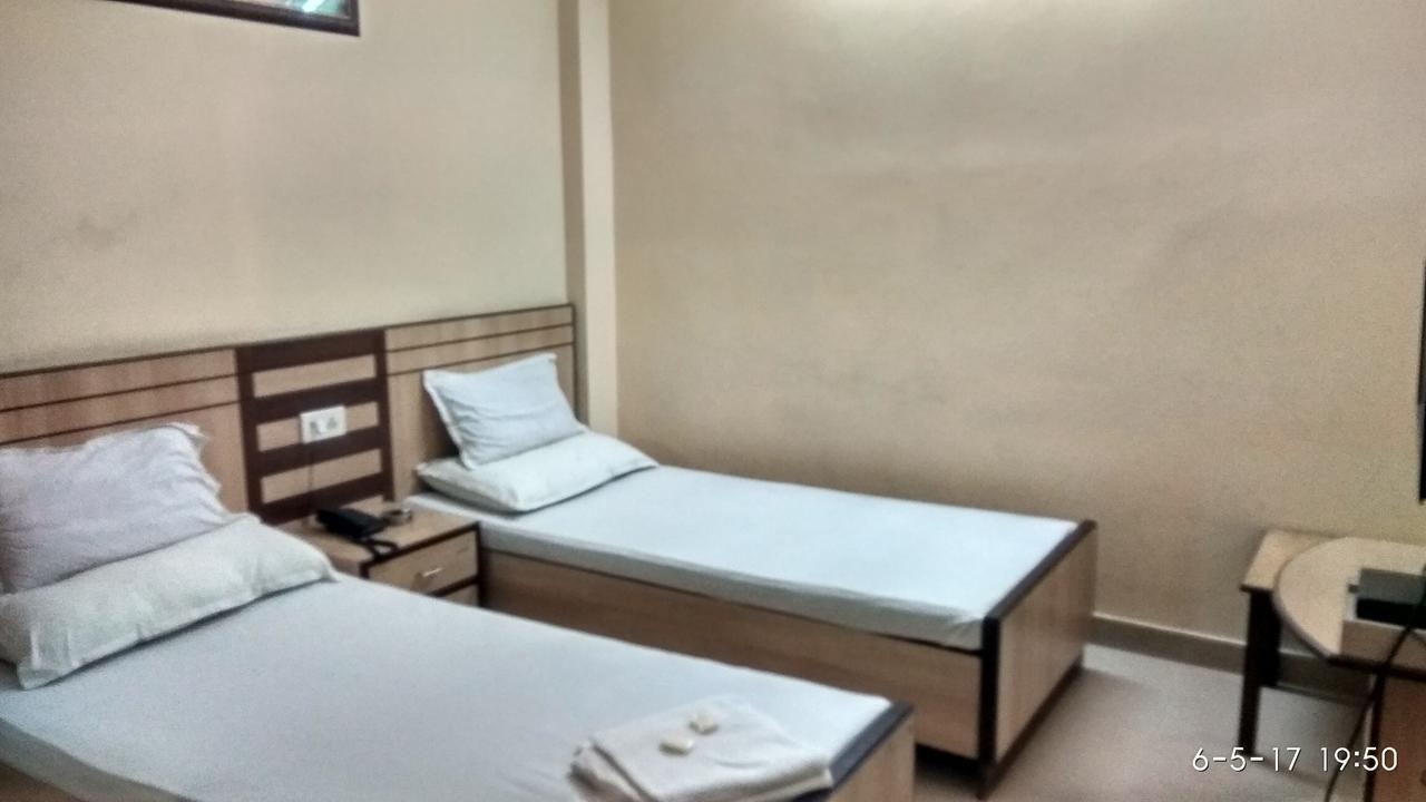 Hotel Varsa Dibrugarh Extérieur photo