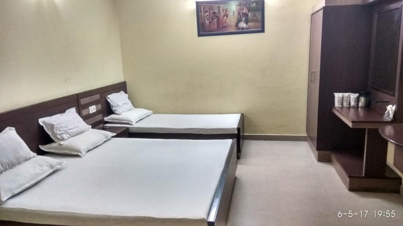 Hotel Varsa Dibrugarh Extérieur photo