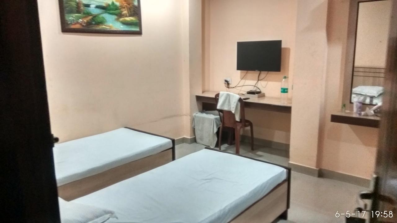 Hotel Varsa Dibrugarh Extérieur photo