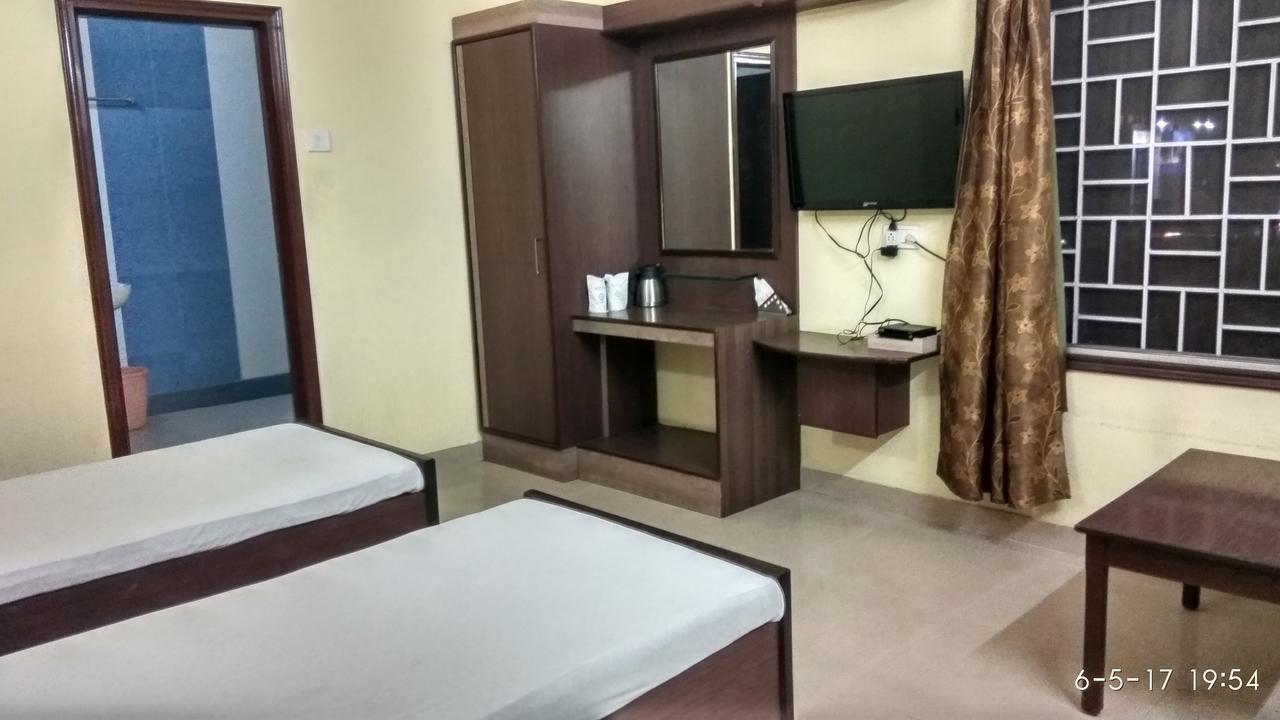 Hotel Varsa Dibrugarh Extérieur photo