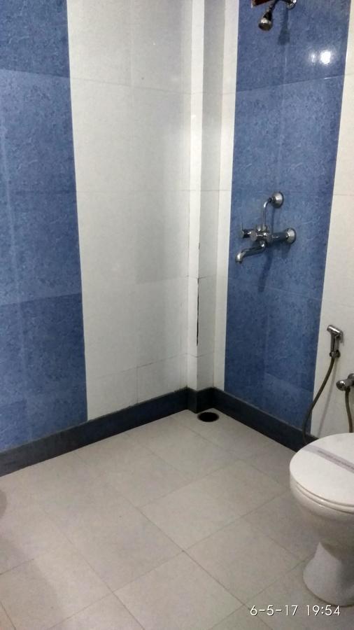 Hotel Varsa Dibrugarh Extérieur photo