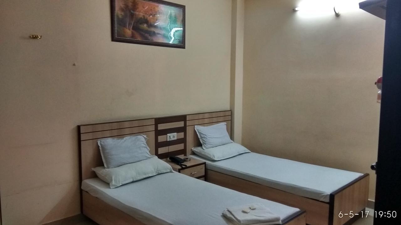 Hotel Varsa Dibrugarh Extérieur photo